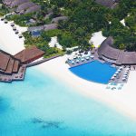 Anantara Dhigu Maldives Resort, beyaz kumlu plajları, nefes kesen manzaraları ve çeşitli lüks konaklama seçenekleriyle ideal bir Maldivler tatili sunar.