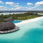 Anantara Dhigu Maldives Resort, beyaz kumlu plajları, nefes kesen manzaraları ve çeşitli lüks konaklama seçenekleriyle ideal bir Maldivler tatili sunar.