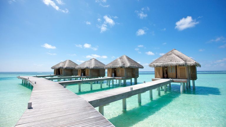 Lux South Ari Atoll, Maldivler'deki en lüks bungalow villaları ve plaj evleriyle unutulmaz bir tatil deneyimi sunuyor.