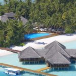 Medhufushi Island Resort, tropik bitkiler ve turkuaz lagünle çevrili huzur dolu bir kaçış sunar. El değmemiş mercanlar, geniş villalar ve su aktiviteleriyle unutulmaz bir deneyim yaşayın!