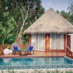 Mercure Maldives Kooddoo Resort, nefes kesen gün batımı manzaralı villaları, Pan-Asya mutfağı, spa ve su sporları seçenekleriyle tropik bir kaçış sunuyor.