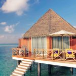 Mercure Maldives Kooddoo Resort, nefes kesen gün batımı manzaralı villaları, Pan-Asya mutfağı, spa ve su sporları seçenekleriyle tropik bir kaçış sunuyor.