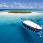 Mercure Maldives Kooddoo Resort, nefes kesen gün batımı manzaralı villaları, Pan-Asya mutfağı, spa ve su sporları seçenekleriyle tropik bir kaçış sunuyor.