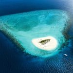 Mercure Maldives Kooddoo Resort, nefes kesen gün batımı manzaralı villaları, Pan-Asya mutfağı, spa ve su sporları seçenekleriyle tropik bir kaçış sunuyor.