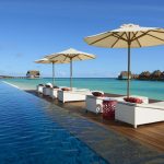 Mercure Maldives Kooddoo Resort, nefes kesen gün batımı manzaralı villaları, Pan-Asya mutfağı, spa ve su sporları seçenekleriyle tropik bir kaçış sunuyor.