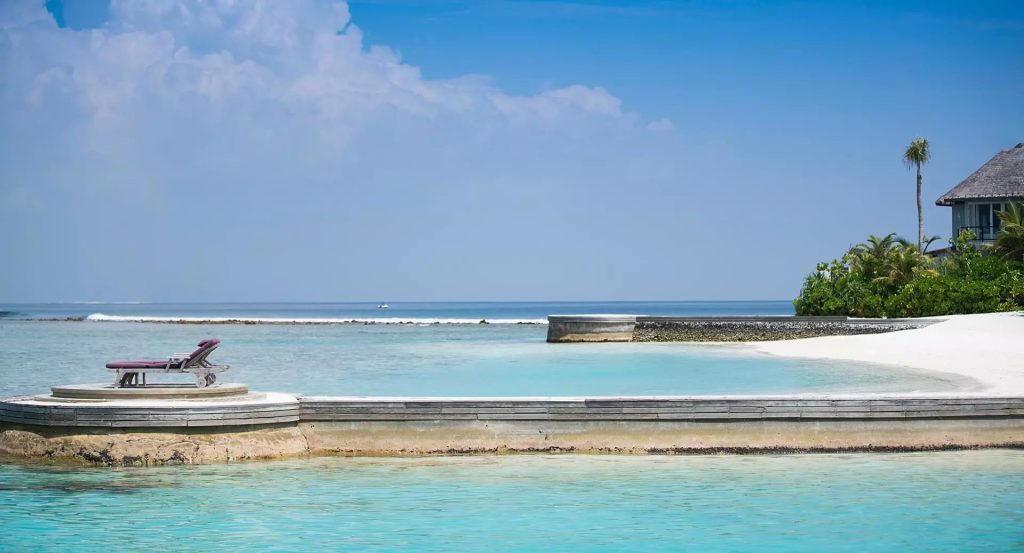 Naladhu Private Island, Güney Malé Atolü’nde, Maldivler tatili için lüks ve huzuru bir arada sunan bir ada cenneti. Geniş özel evleri ve benzersiz spa deneyimiyle unutulmaz bir kaçamak.