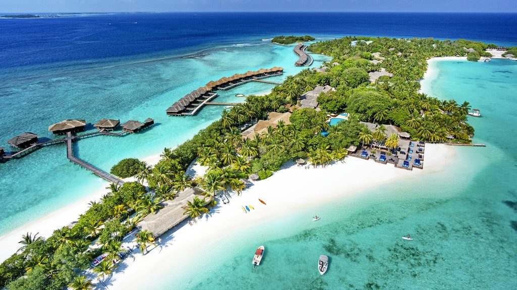 Sheraton Maldives Full Moon Resort & Spa, Maldivler tatili için özel lüks konaklama, 7 restoran, Shine Spa, açık havuz ve su sporları aktiviteleri sunar.