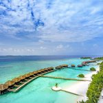 Sheraton Maldives Full Moon Resort & Spa, Maldivler tatili için özel lüks konaklama, 7 restoran, Shine Spa, açık havuz ve su sporları aktiviteleri sunar.