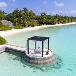 Sheraton Maldives Full Moon Resort & Spa, Maldivler tatili için özel lüks konaklama, 7 restoran, Shine Spa, açık havuz ve su sporları aktiviteleri sunar.