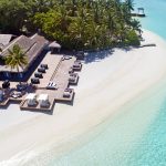 Sheraton Maldives Full Moon Resort & Spa, Maldivler tatili için özel lüks konaklama, 7 restoran, Shine Spa, açık havuz ve su sporları aktiviteleri sunar.