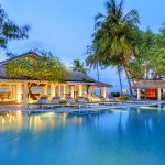 Sheraton Maldives Full Moon Resort & Spa, Maldivler tatili için özel lüks konaklama, 7 restoran, Shine Spa, açık havuz ve su sporları aktiviteleri sunar.