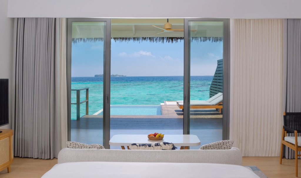 DusitD2 Maldives ile su üstü villalarda lüks ve huzuru yaşayın. Balayı çiftleri ve aileler için özel seçeneklerle Maldivler’in tadını çıkarın.