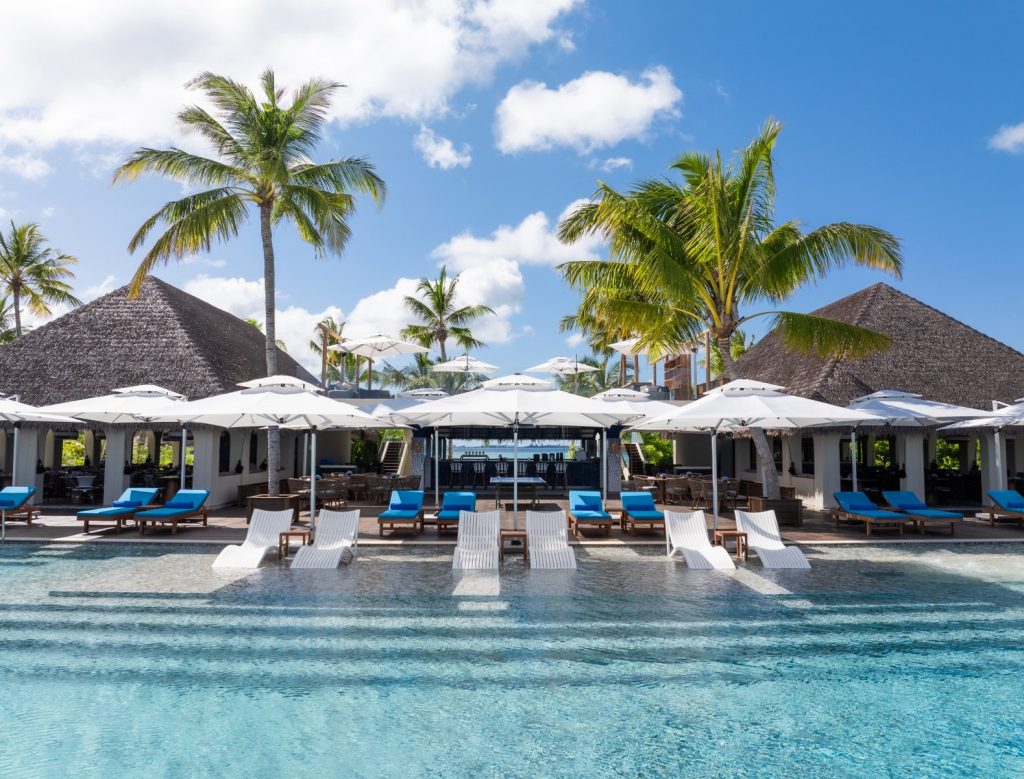 DusitD2 Maldives ile su üstü villalarda lüks ve huzuru yaşayın. Balayı çiftleri ve aileler için özel seçeneklerle Maldivler’in tadını çıkarın.