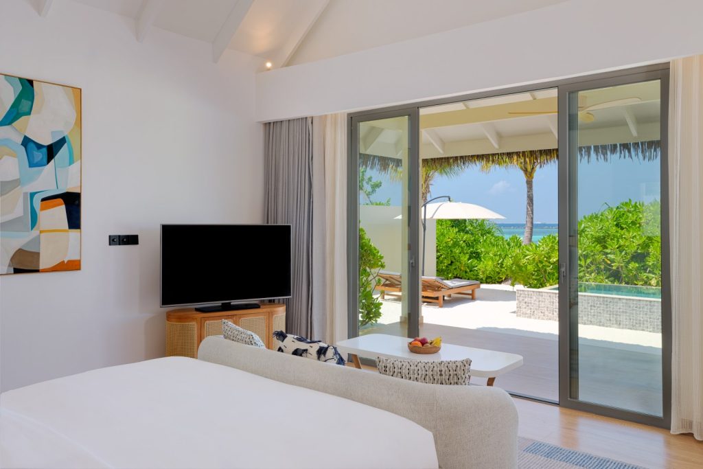 DusitD2 Maldives ile su üstü villalarda lüks ve huzuru yaşayın. Balayı çiftleri ve aileler için özel seçeneklerle Maldivler’in tadını çıkarın.