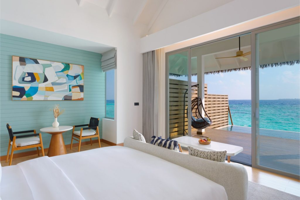 DusitD2 Maldives ile su üstü villalarda lüks ve huzuru yaşayın. Balayı çiftleri ve aileler için özel seçeneklerle Maldivler’in tadını çıkarın.